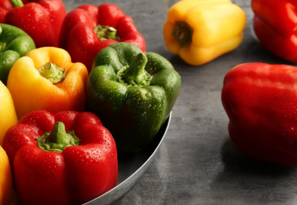 Papriky mají dlouhou vegetační dobu, vypěstujte si je od semínka. Vysévejte je už v únoru.