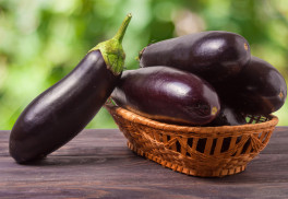 Budou-li mít správnou péči, prodloužíte si jimi zeleninovou sezonu – lilek čili baklažán, a jak na něj.